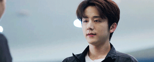 Zhang Xincheng as dark Pei Zhi, his eyes looking cold and darkly angry